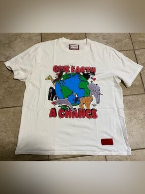 CHNGE White 'Give Earth A Chance' Graphic Tee